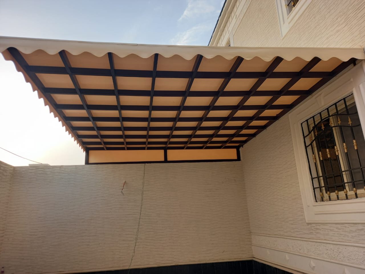 مظلات سيارات داخلية في الرياض: حماية فعّالة بأسعار معقولة